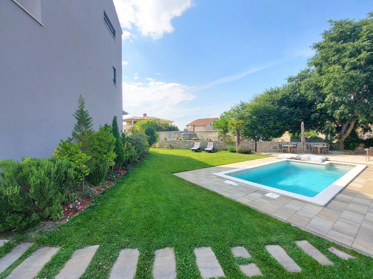 Rooms And Apartments Istrasoley Bale Exterior foto