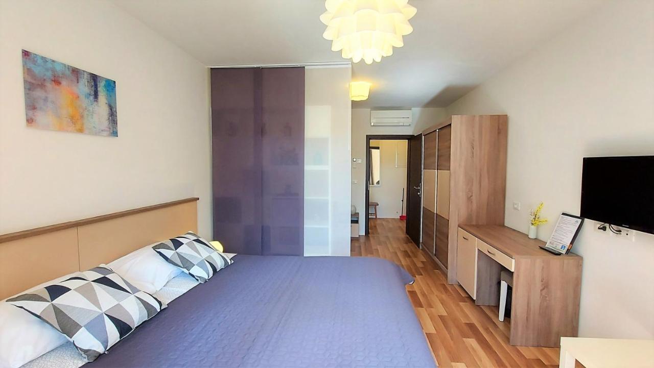 Rooms And Apartments Istrasoley Bale Exterior foto